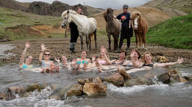 Source chaude naturelle de Reykjadalur en Islande