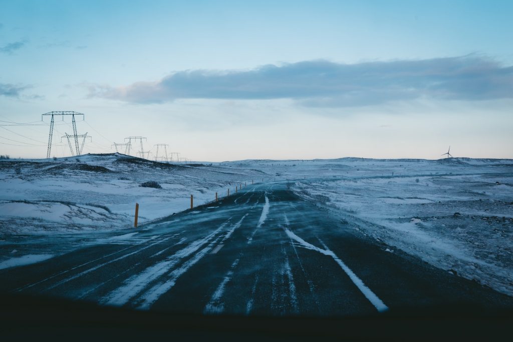 condition routière en Islande par beau temps en hiver