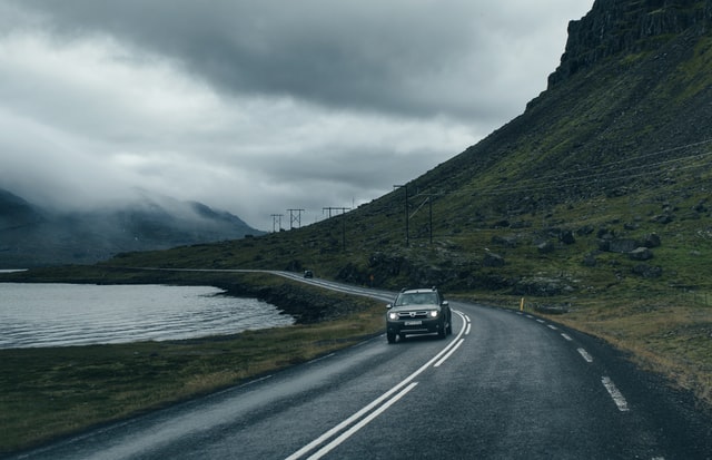 louez une voiture en Islande et observez les macareux