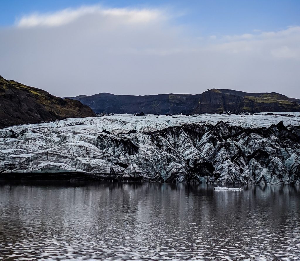 Sólheimajökull est l'un des meilleurs endroits pour essayer la randonnée sur glacier en Islande