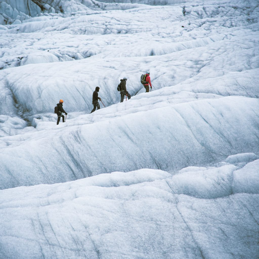 explorer les glaciers est une très bonne activité en Islande