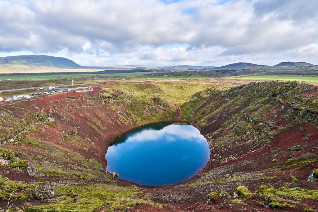 crater de Kerid en Islande en mai