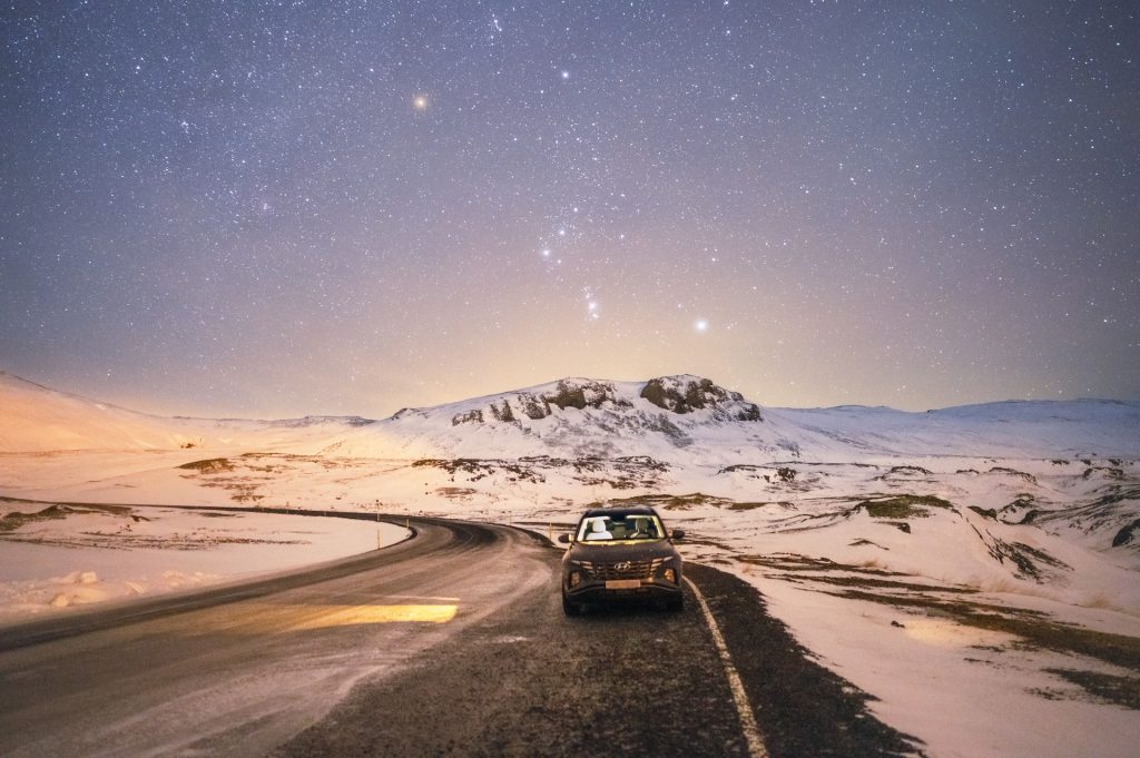 en mai, il y a toujours de la neige dans le nord de l'Islande