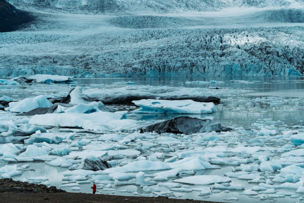 pourquoi est-ce qu'il y a des icebergs à Jokulsarlon