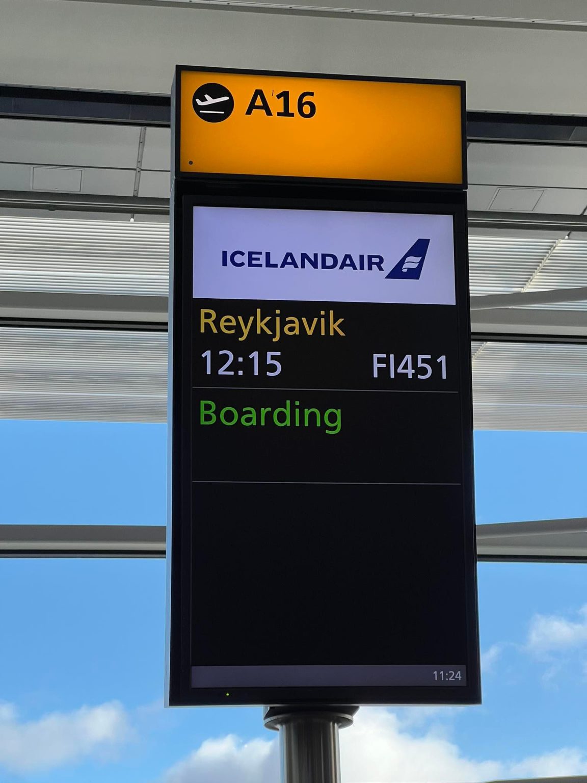 iceland cheap car rental airport