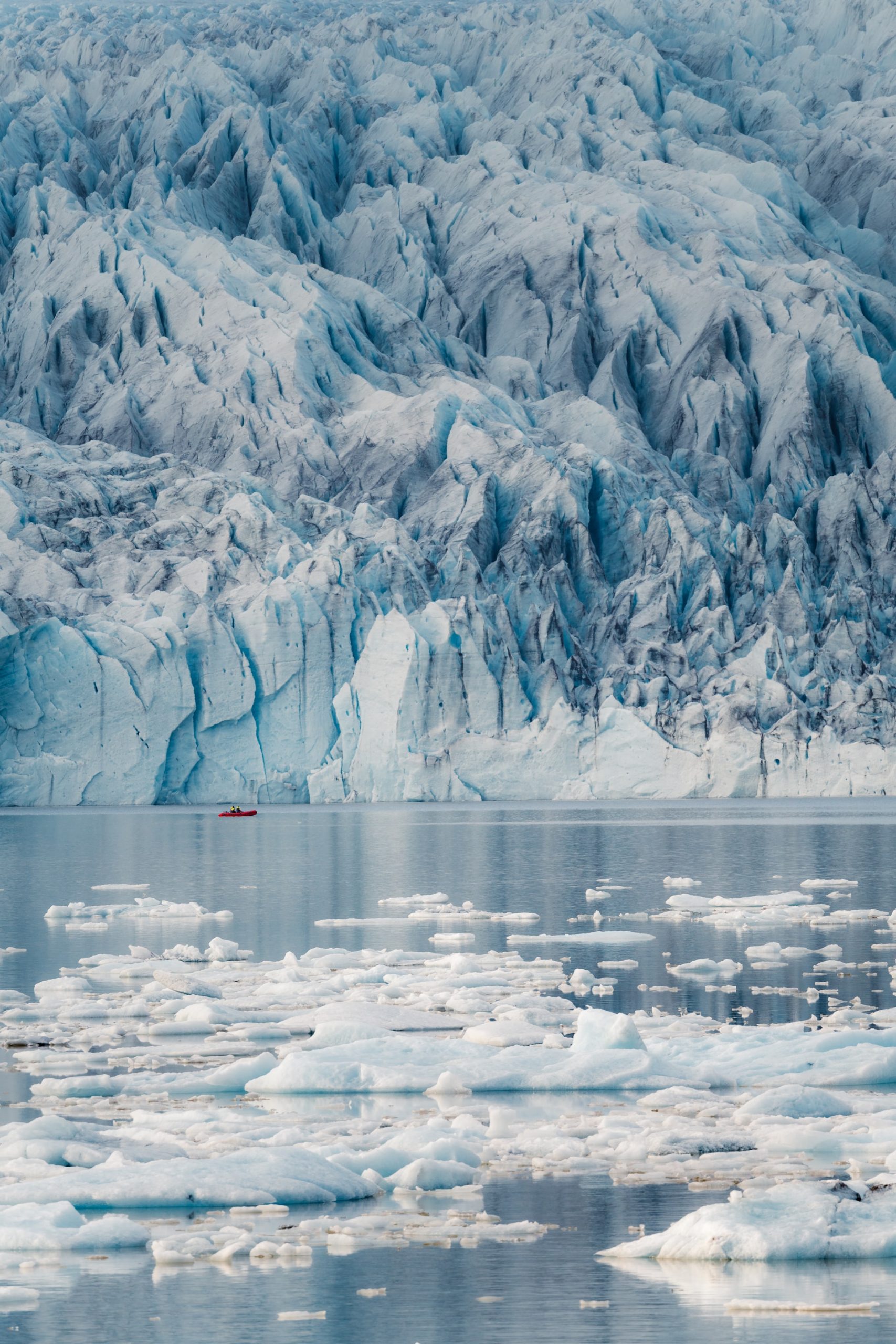 La laguna glaciar es uno de los paisajes más impresionantes del país.