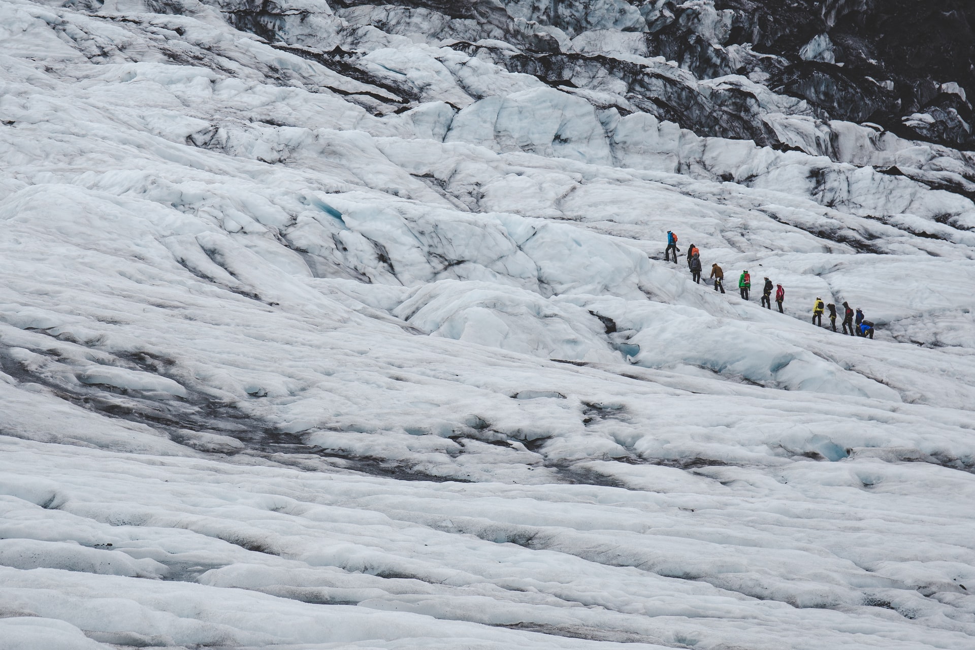 Senderismo en el glaciar Vatnajökull en Islandia.