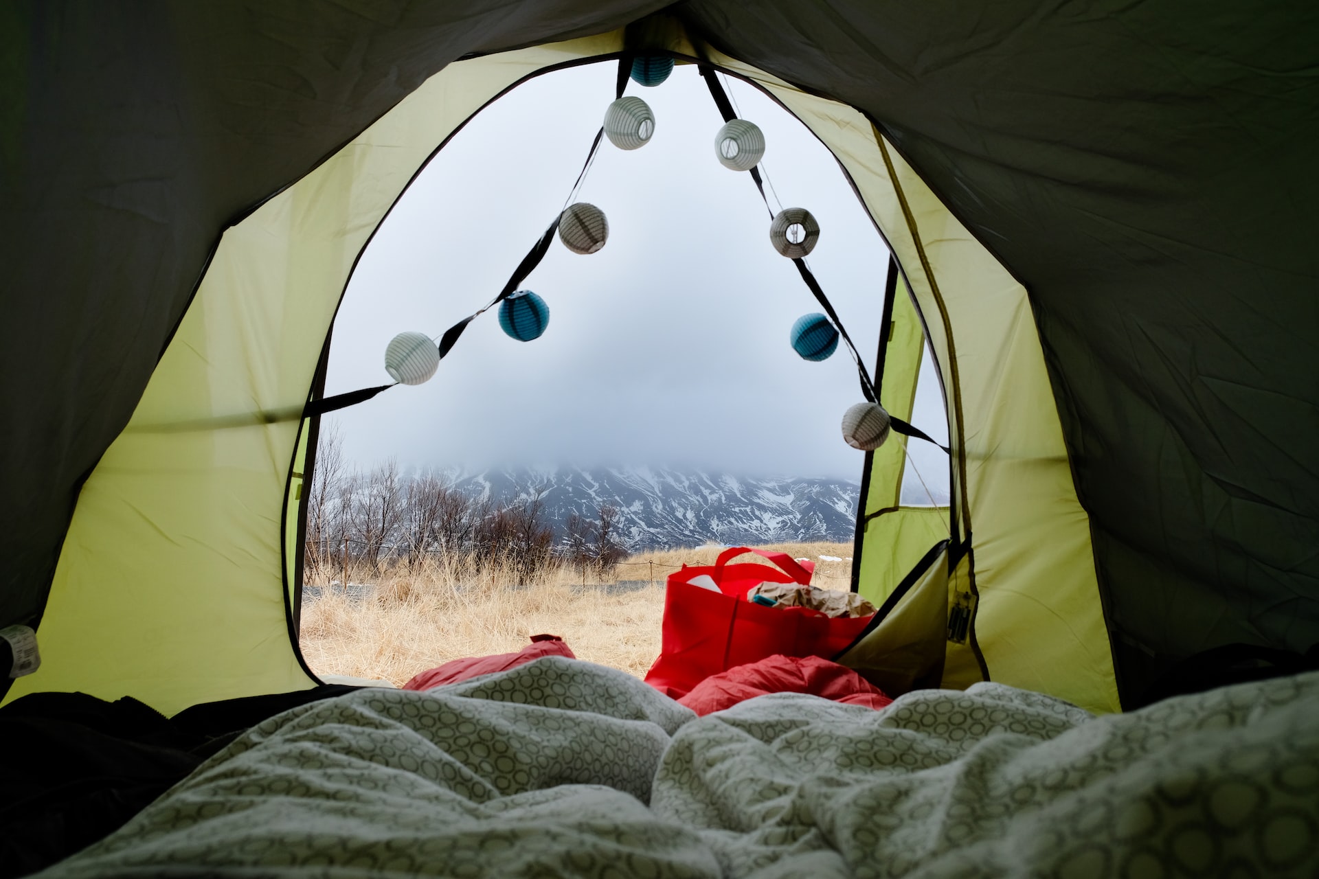 Acampada en tienda de campaña en Islandia.