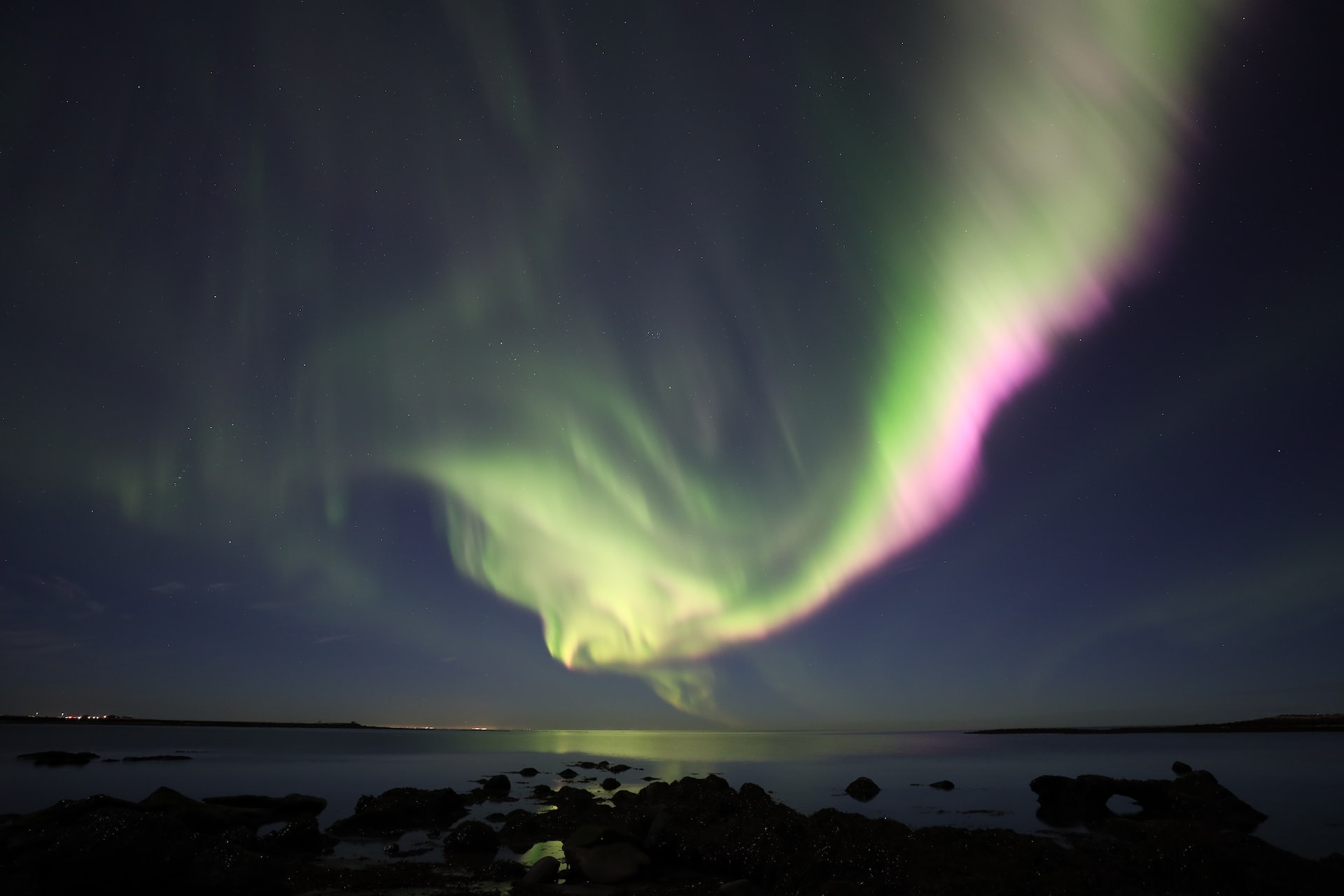 Si tienes suerte, podrás ver auroras en Islandia durante el otoño.