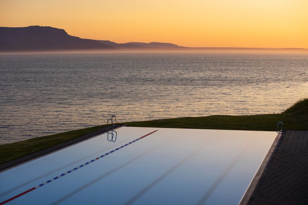 Hofsós Swimming Pool is located in the small village of Hofsós in northern Iceland. 