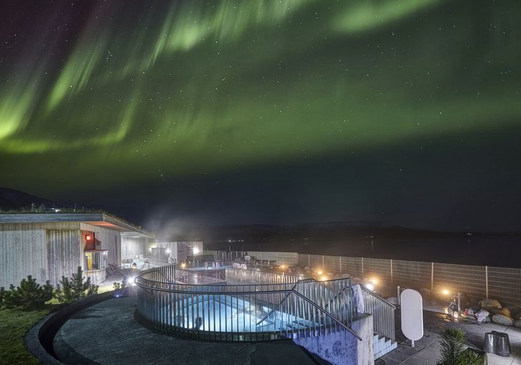 winter Fontana spa view in Iceland