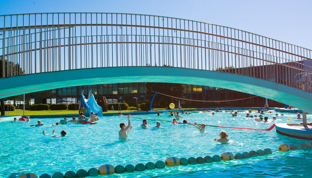 the Laugardalslaug Reykjavik public pool is one of the best 