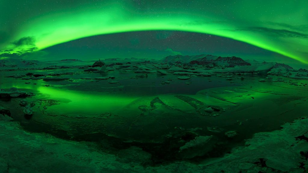 see the aurora in Iceland at Jokulsarlon glacier lagoon is a good option