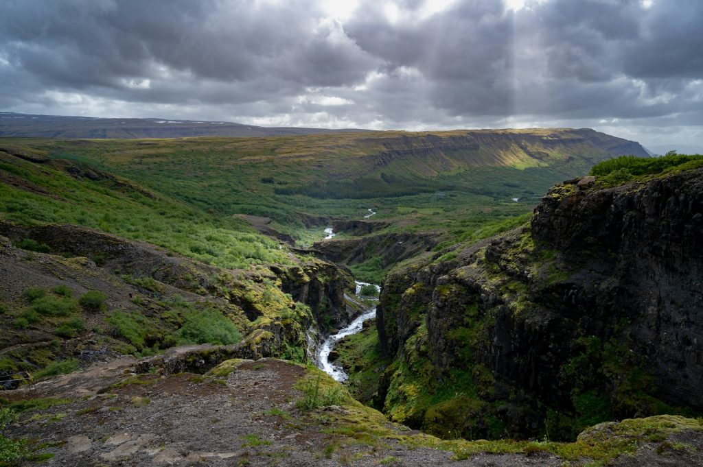 visiting the Glymur waterfall need to hike