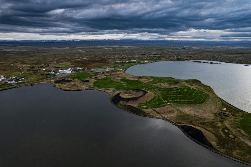 you can easily park your car at the Skútustaðir Crater 